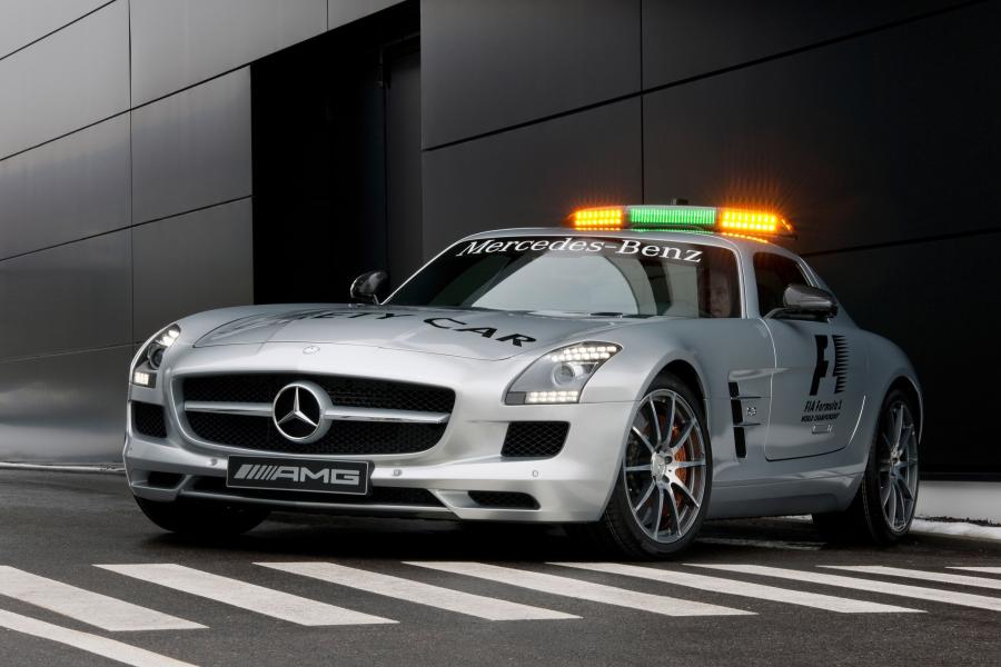  Mercedes-Benz SLS AMG F1 Safety Car 2010 года  (фото 8 из 46)